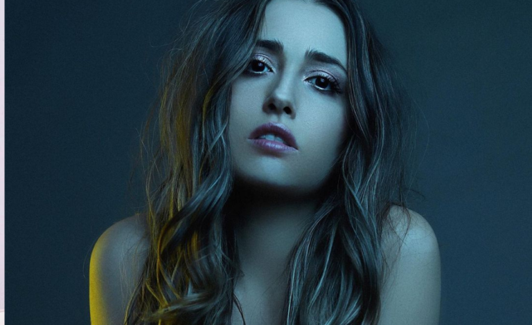 How Singer, Analisa Lorenna Corral, Battles Mental Illness With Music