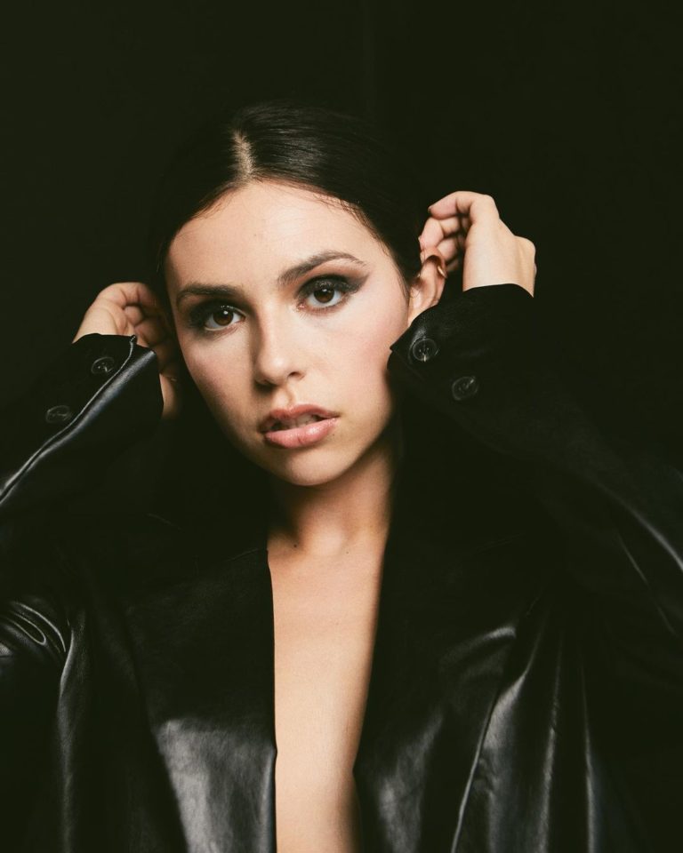 Savanna Leigh Believes That Her Art Is What Sets Her Apart