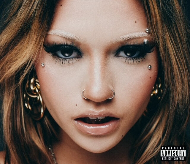 SNOW WIFE’s ‘QUEEN DEGENERATE’