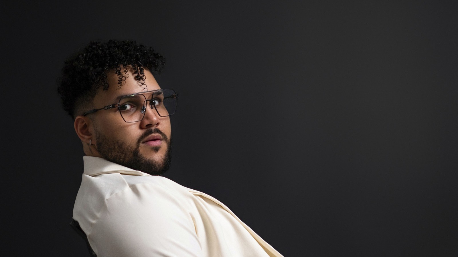 ARAM, Dominican singer and producer based in Miami, in a studio portrait
