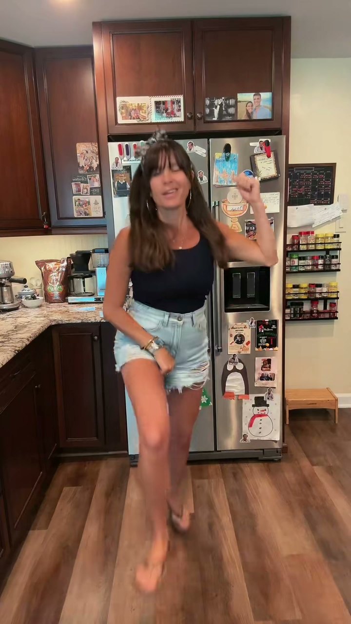 Devon Vander in denim shorts and a black tank top performing Biggie’s Everyday Struggle