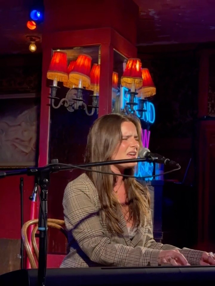 Mia Hart performing live at the piano in Los Angeles
