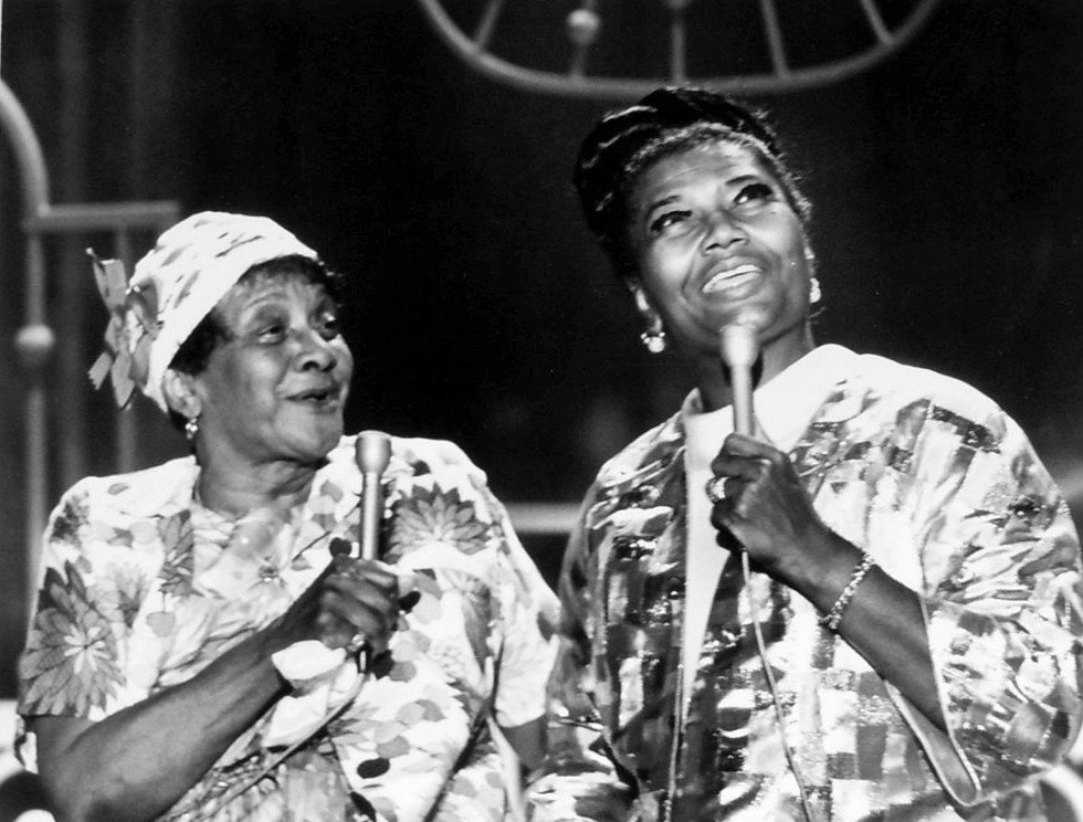 Moms Mabley (left) with Pearl Bailey on The Pearl Bailey Show, 1971
