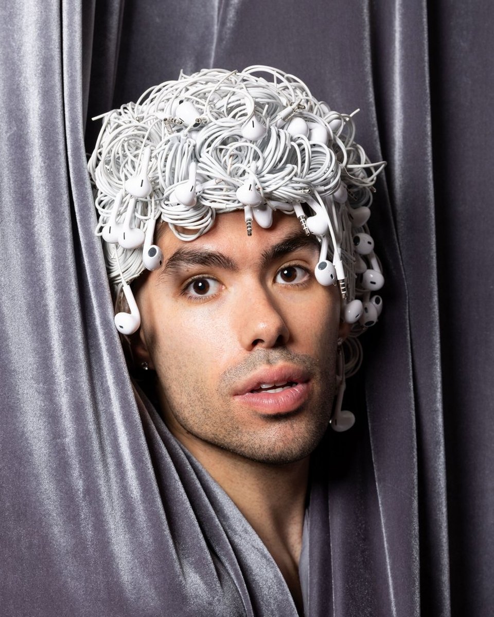 Bars, singer-songwriter & performance artist