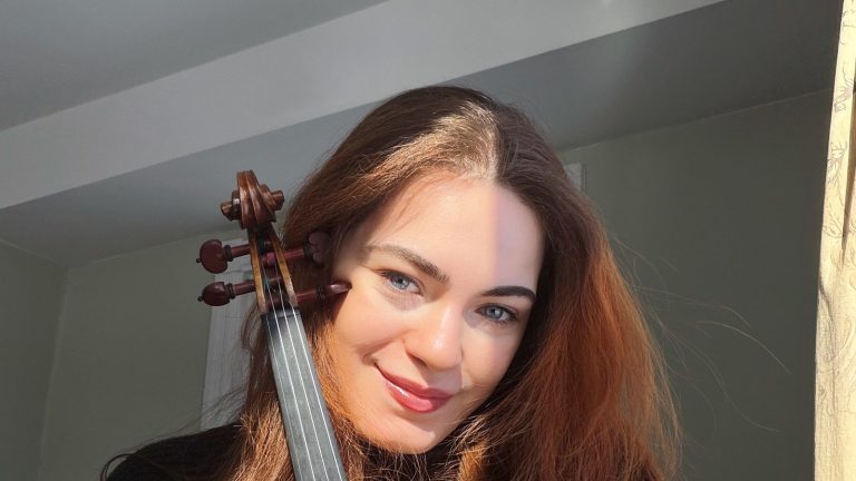 Sendi Vartanovi, Georgian-born violinist and founder of Light & Bloom