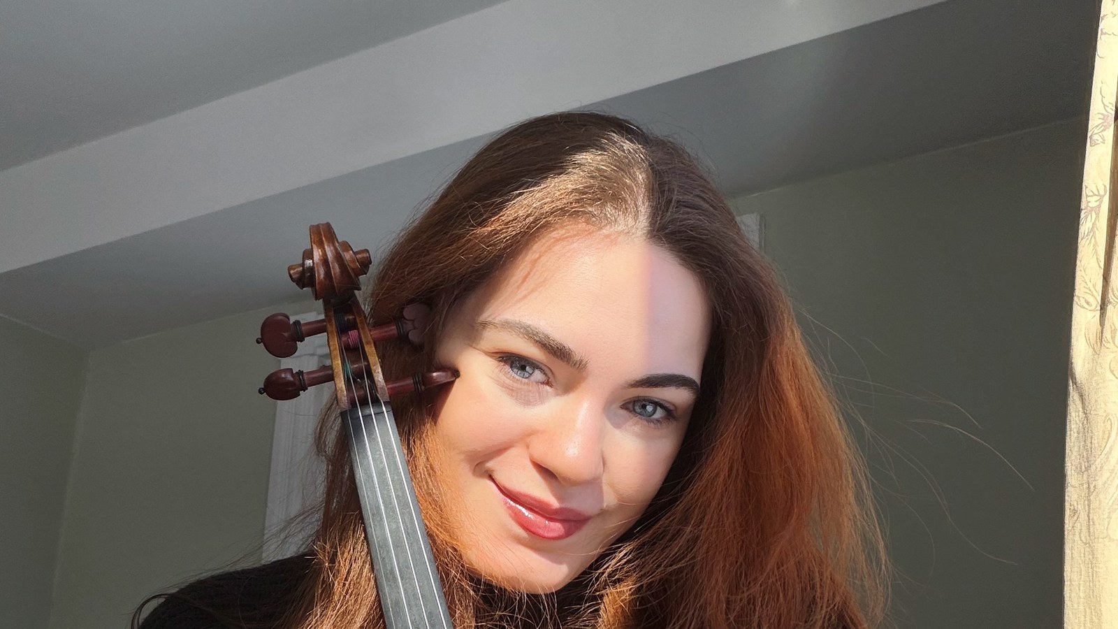 Sendi Vartanovi, Georgian-born violinist and founder of Light & Bloom